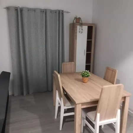 Family Flat Close To The Centre-v-estrell Apartamento *